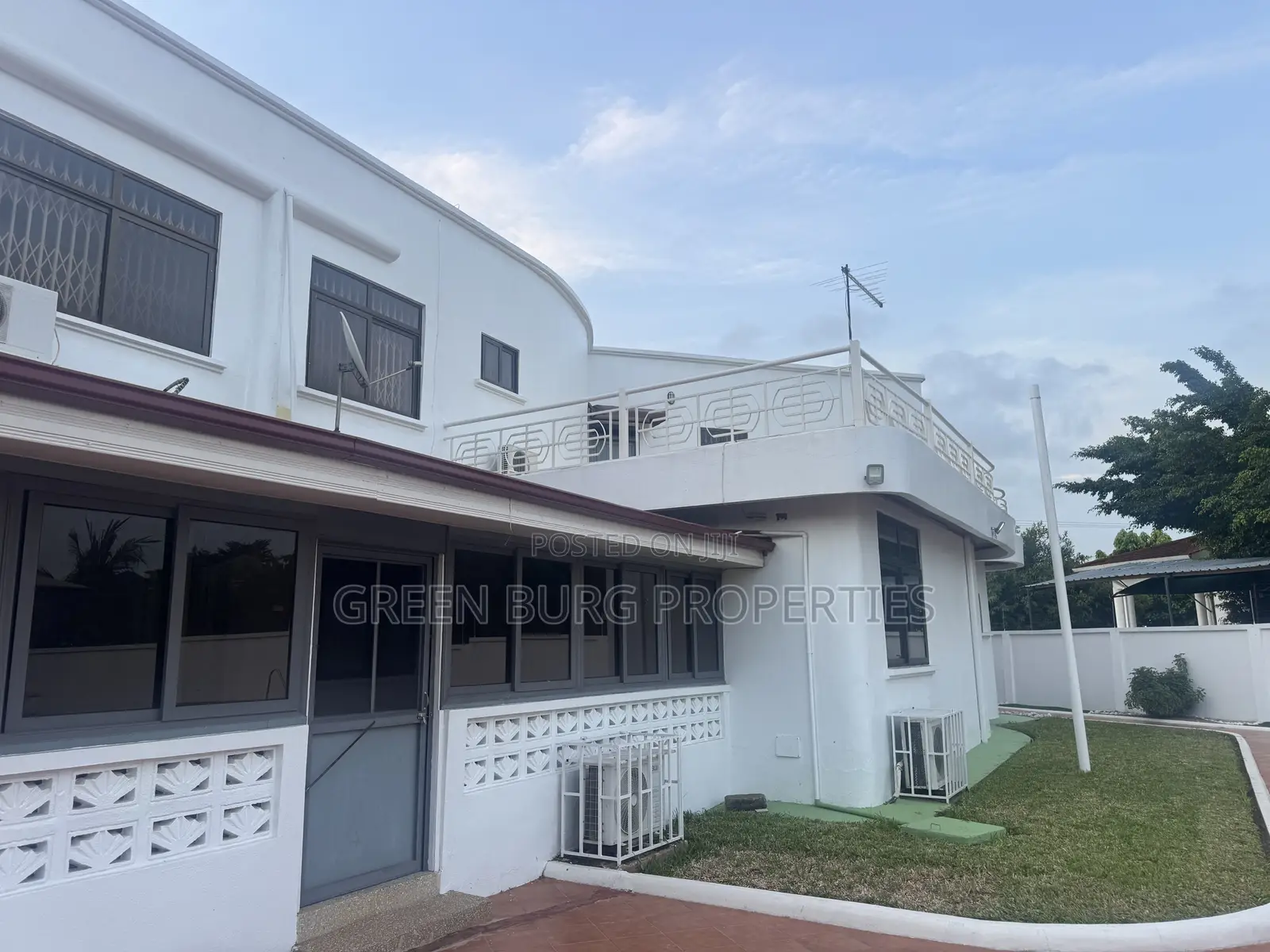 6bdrm Mansion in Green, East Legon for sale
