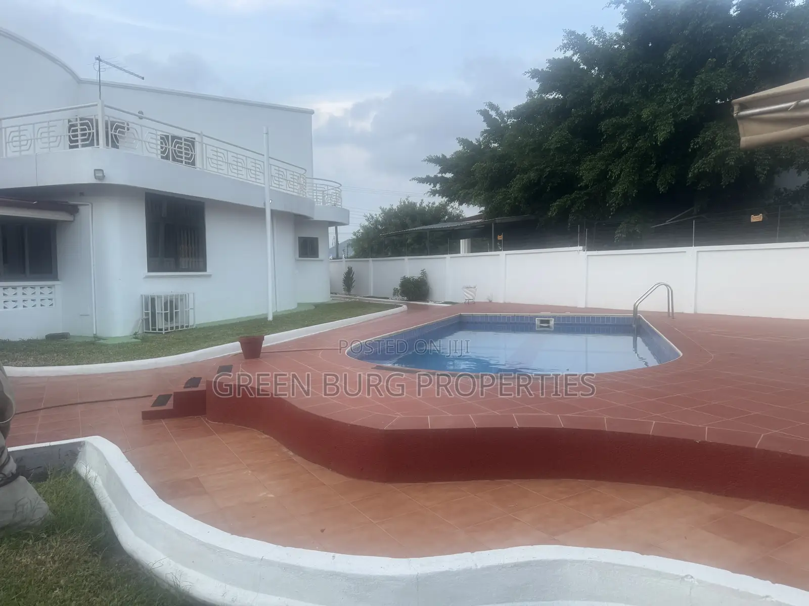 6bdrm Mansion in Green, East Legon for sale