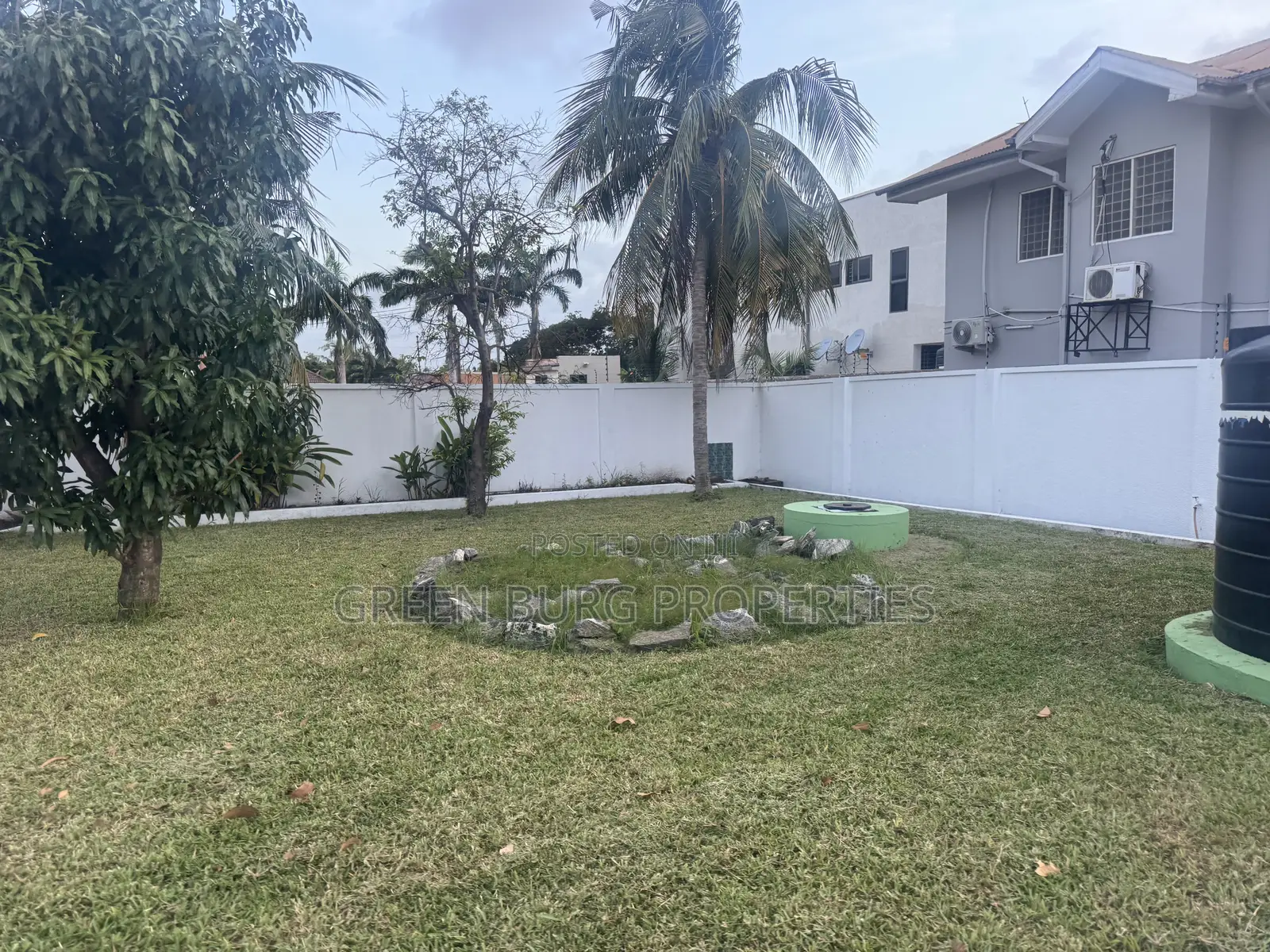 6bdrm Mansion in Green, East Legon for sale