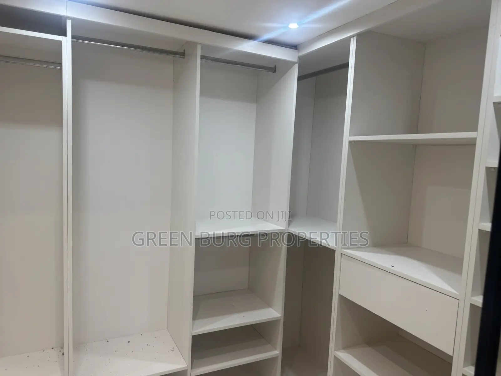 5bdrm Mansion in Green, East Legon for sale