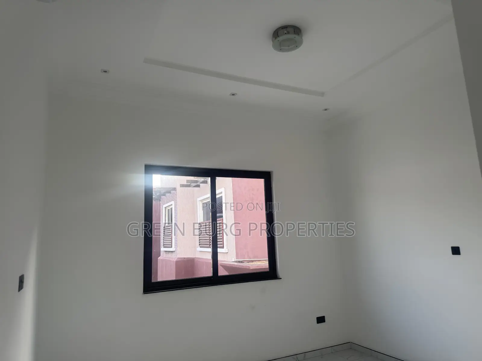 5bdrm Mansion in Green, East Legon for sale