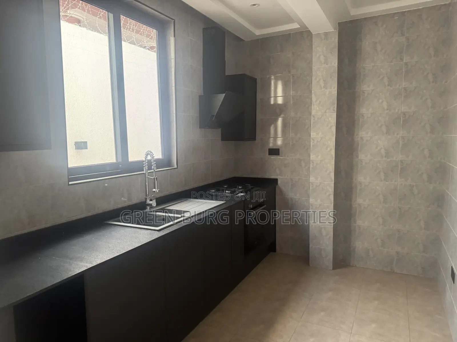 5bdrm Mansion in Green, East Legon for sale