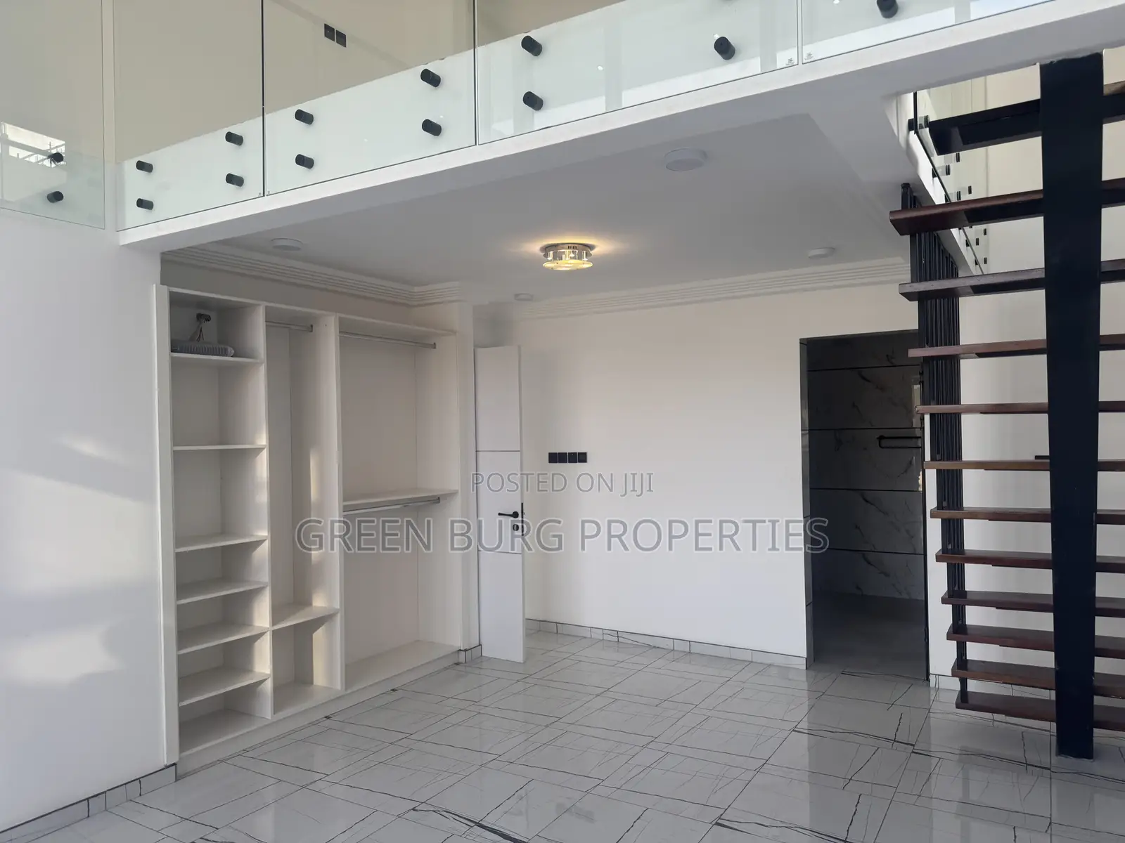 5bdrm Mansion in Green, East Legon for sale