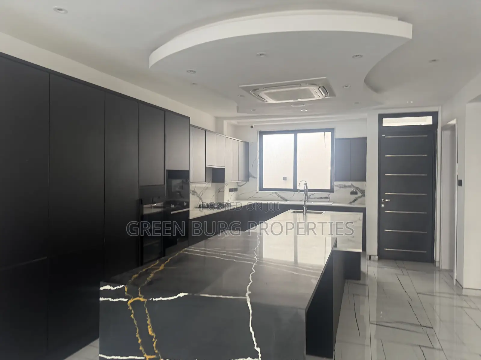 5bdrm Mansion in Green, East Legon for sale