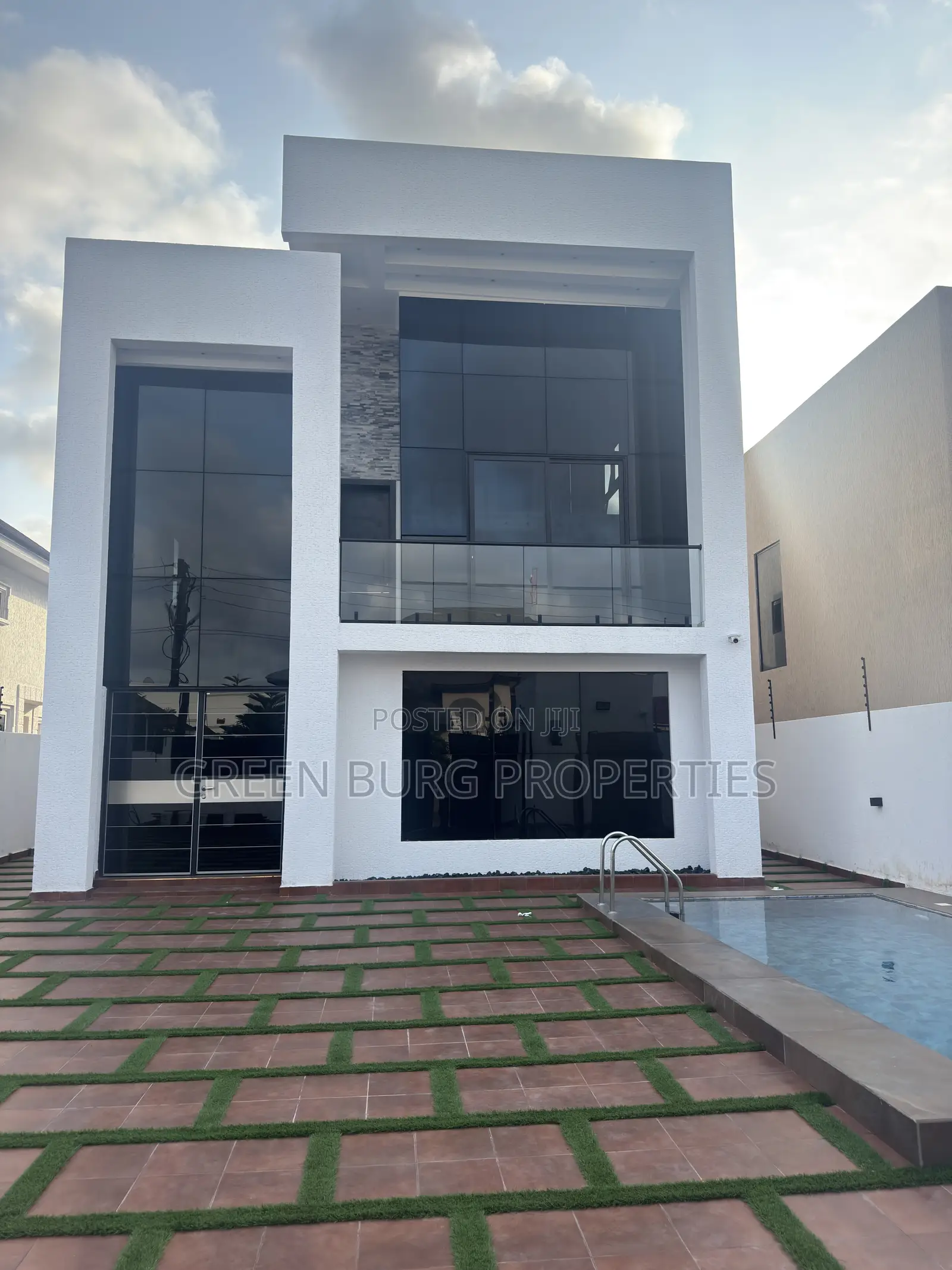 5bdrm Mansion in Green, East Legon for sale