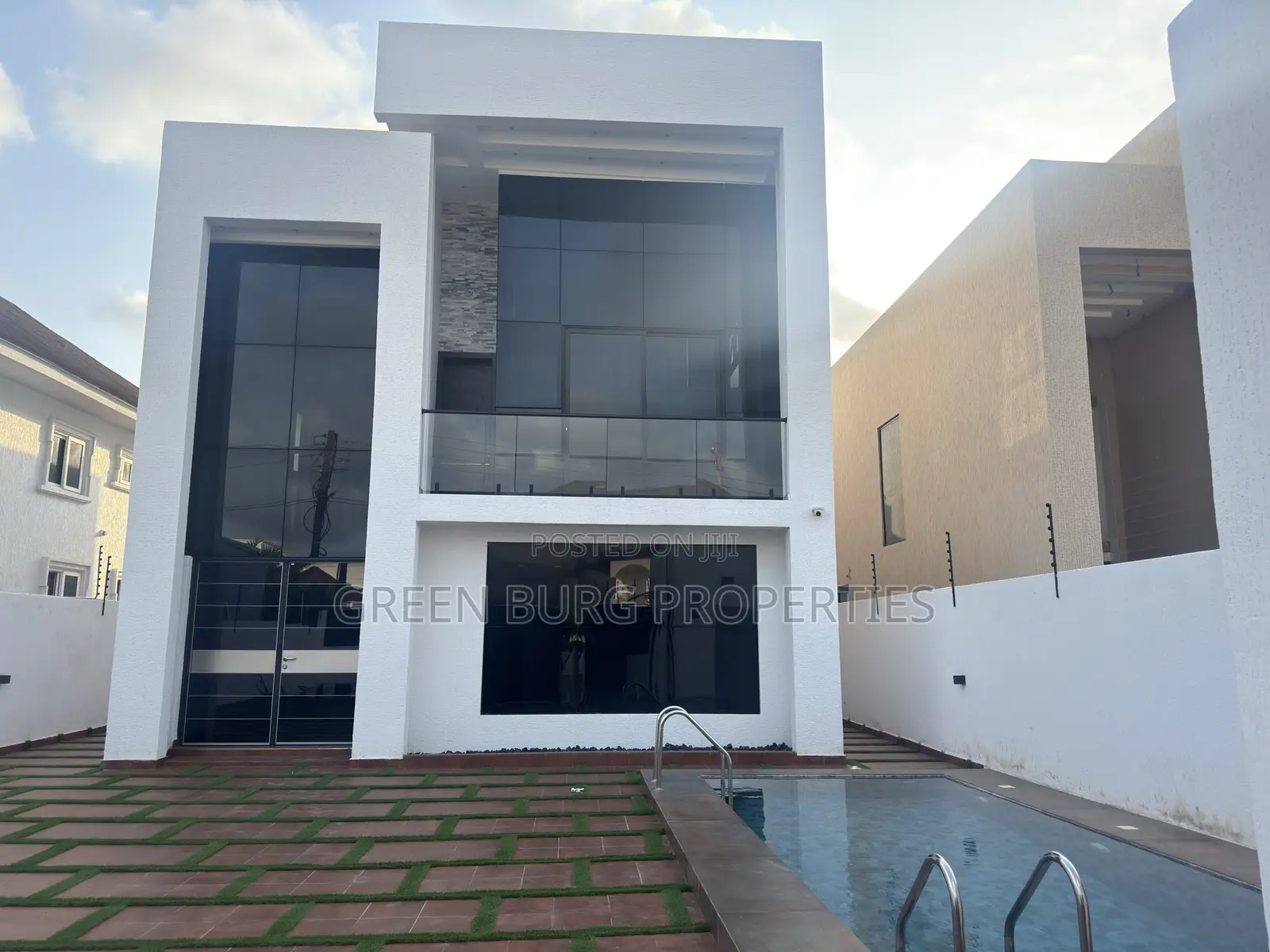 5bdrm Mansion in Green, East Legon for sale