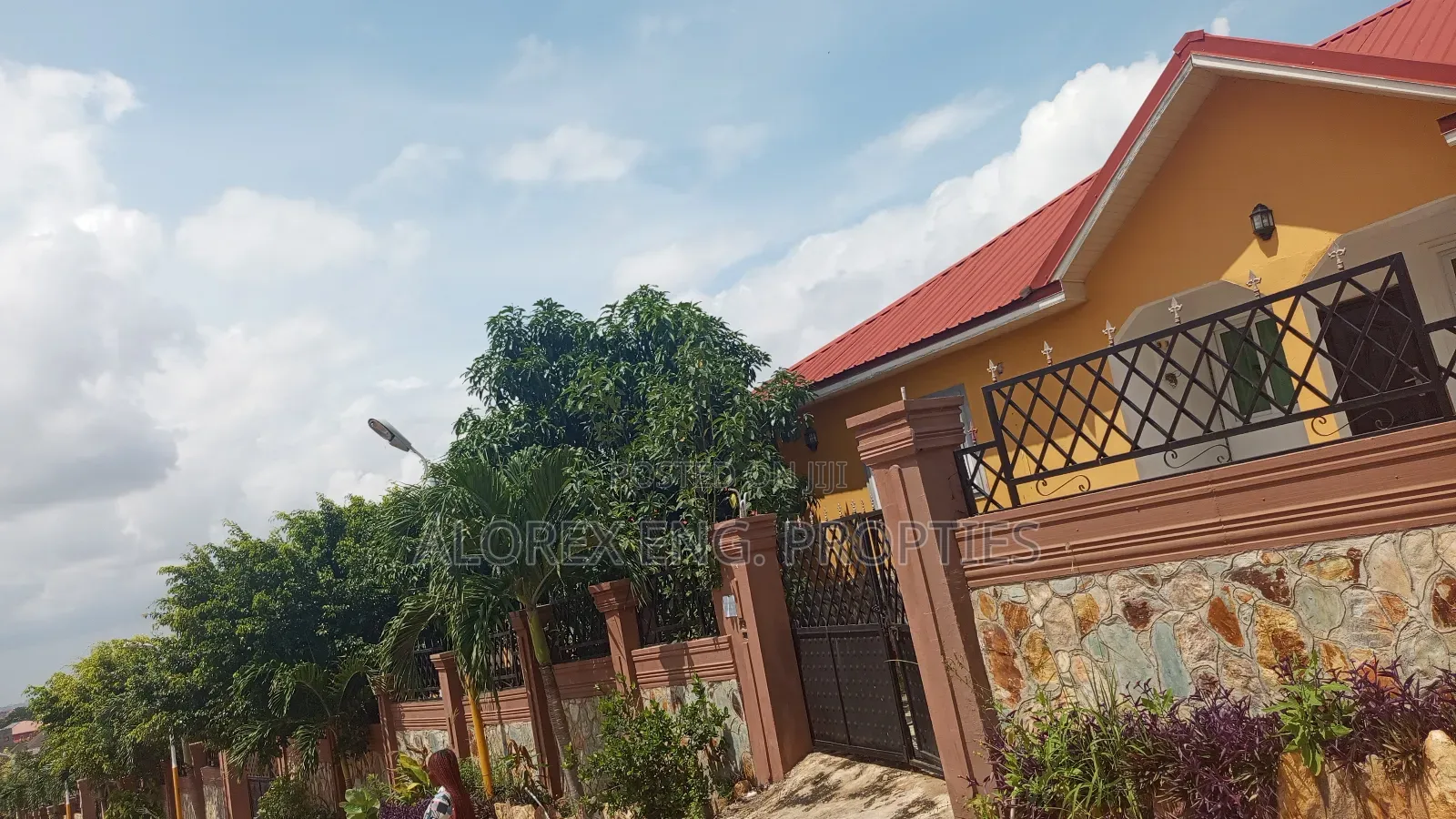 3bdrm House in Self Compound, Oyarifa for rent