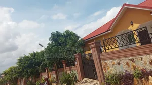 3bdrm House in Self Compound, Oyarifa for rent
