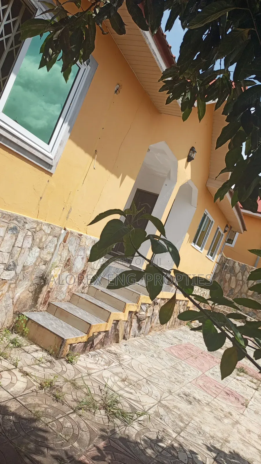 3bdrm House in Self Compound, Oyarifa for rent