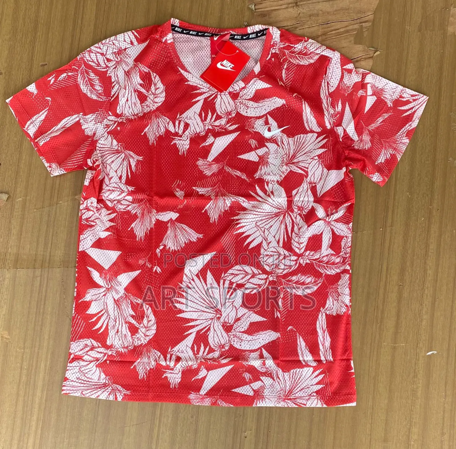 Nike Fitness Tops