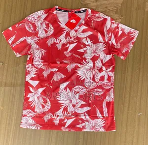 Nike Fitness Tops