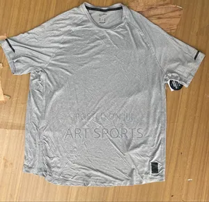 Nike Fitness Tops