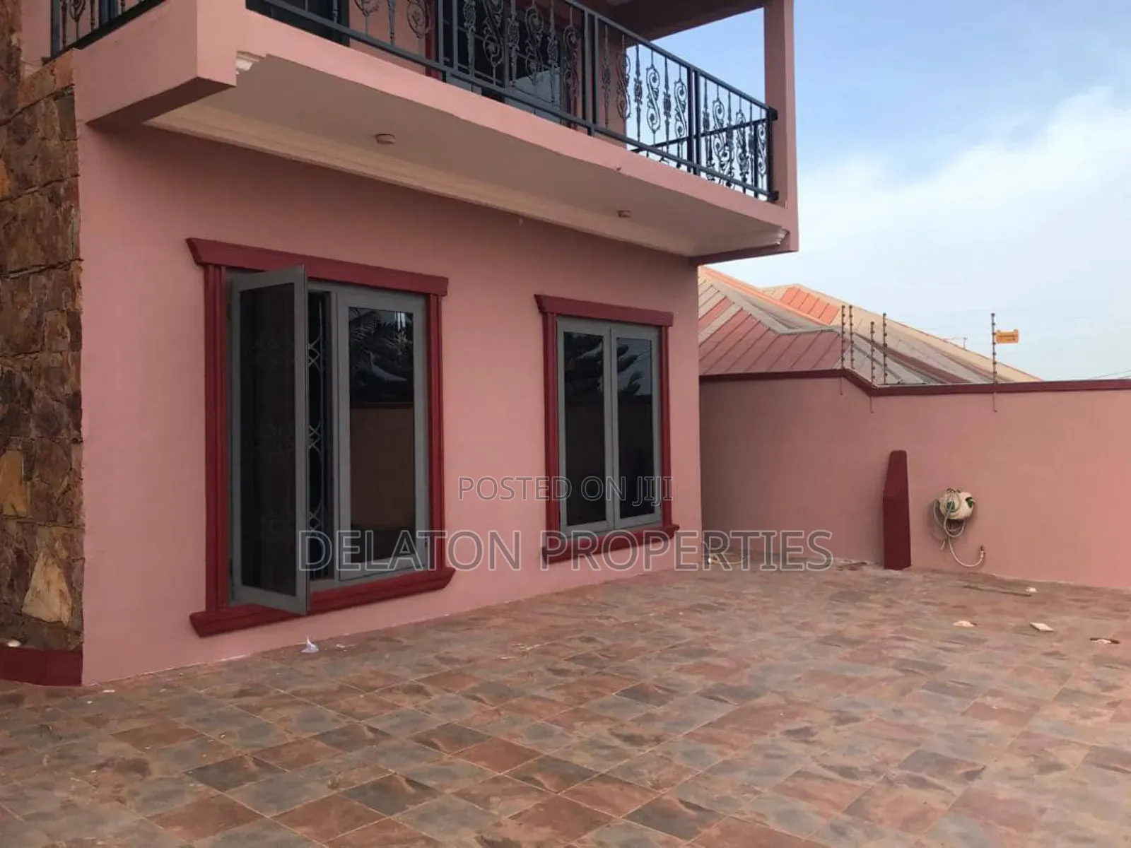 Furnished 5bdrm House in Ashomang Estate for sale
