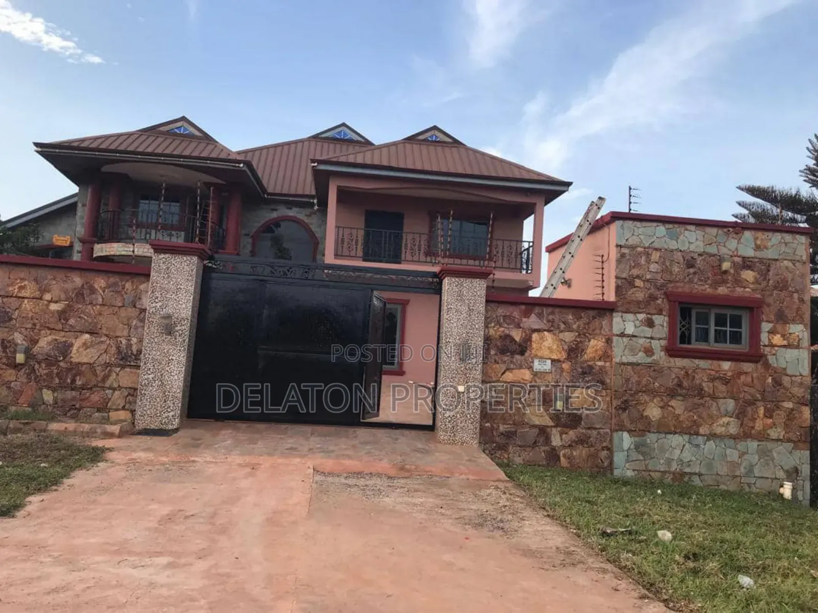 Furnished 5bdrm House in Ashomang Estate for sale