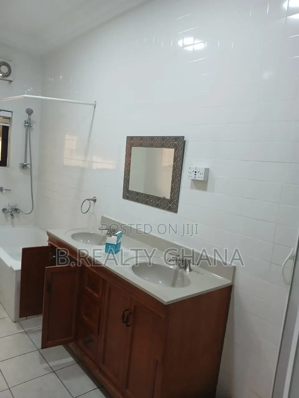 4bdrm House in Labone for sale