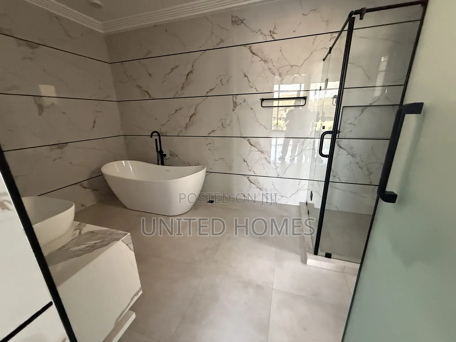 5bdrm House in East Legon for sale