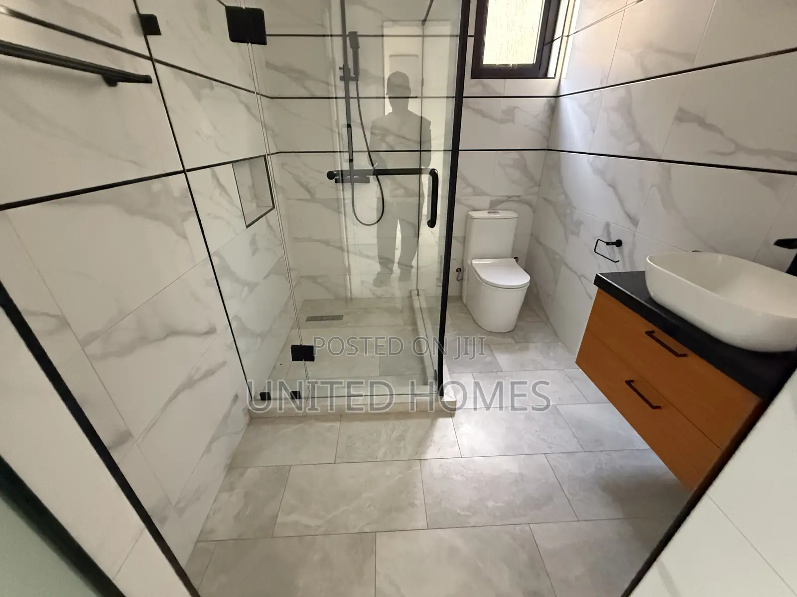 5bdrm House in East Legon for sale