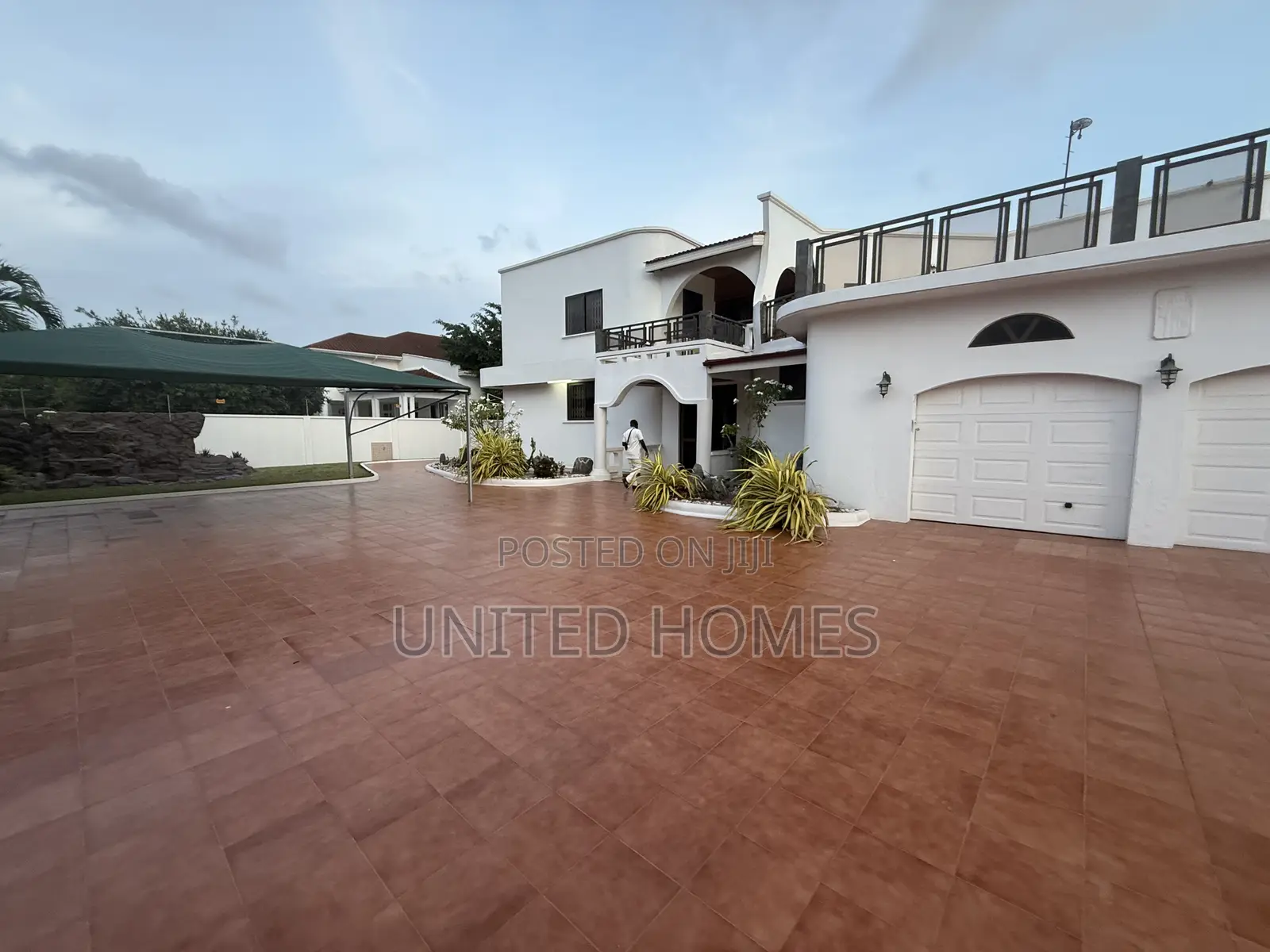 5bdrm House in East Legon for sale
