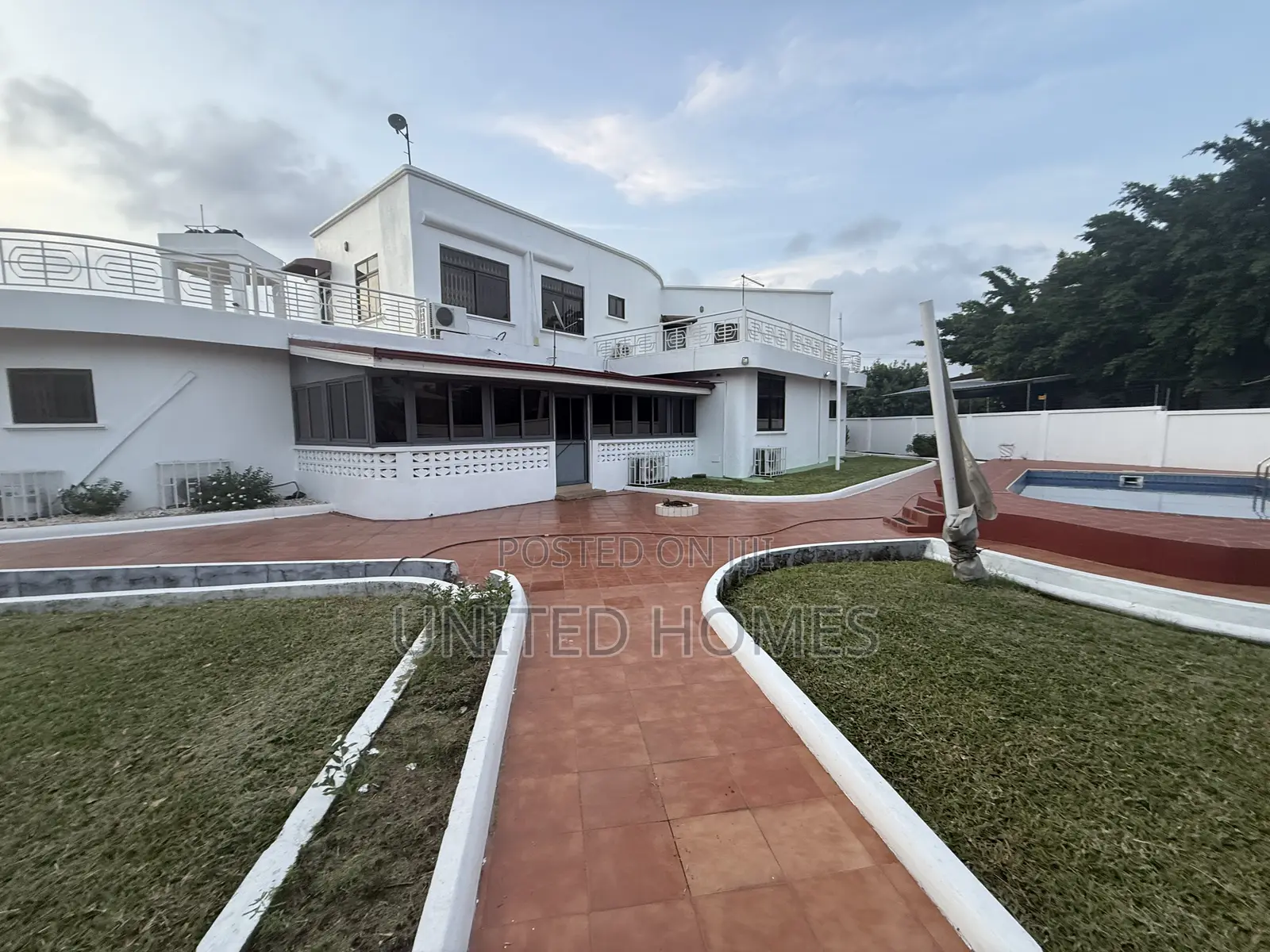 5bdrm House in East Legon for sale