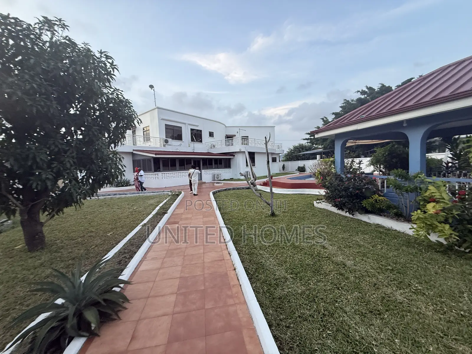 5bdrm House in East Legon for sale