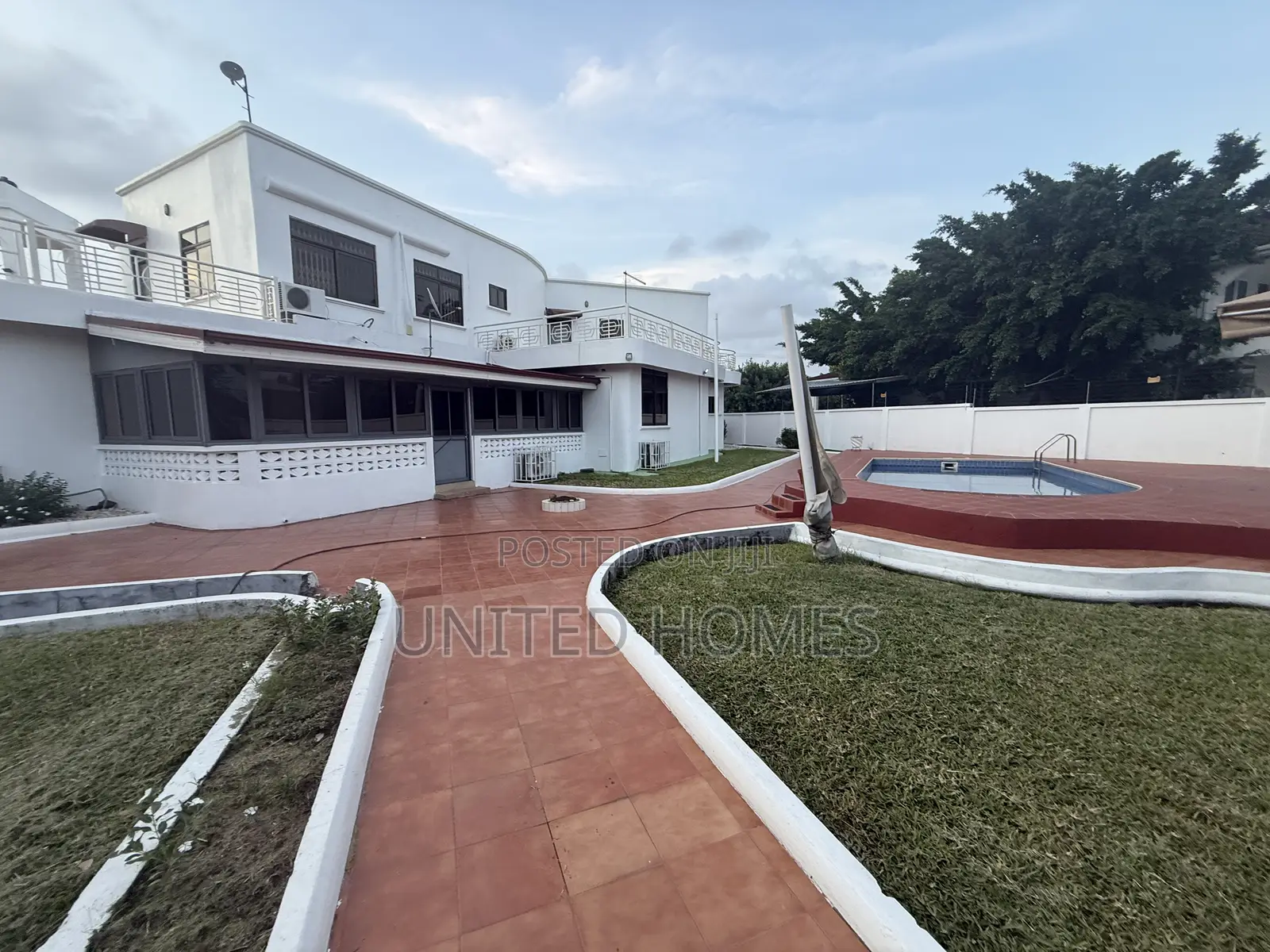 5bdrm House in East Legon for sale