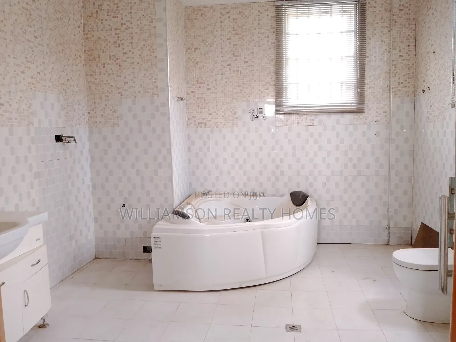 3bdrm Apartment in Community 18 Area, Spintex for rent