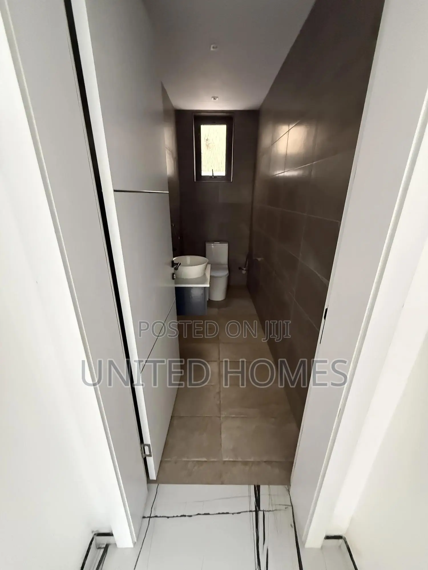 5bdrm House in East Legon for sale