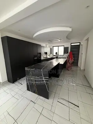 5bdrm House in East Legon for sale