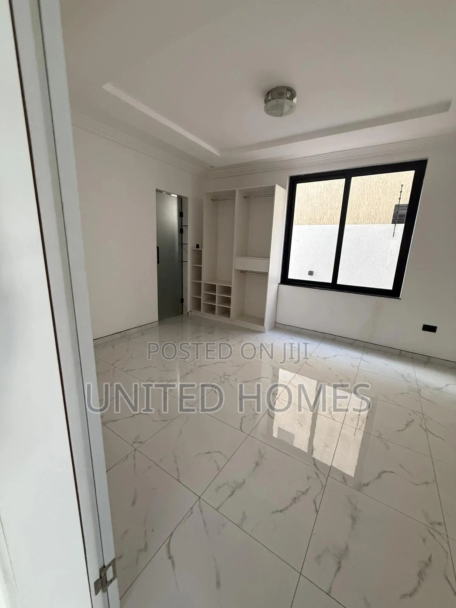 5bdrm House in East Legon for sale