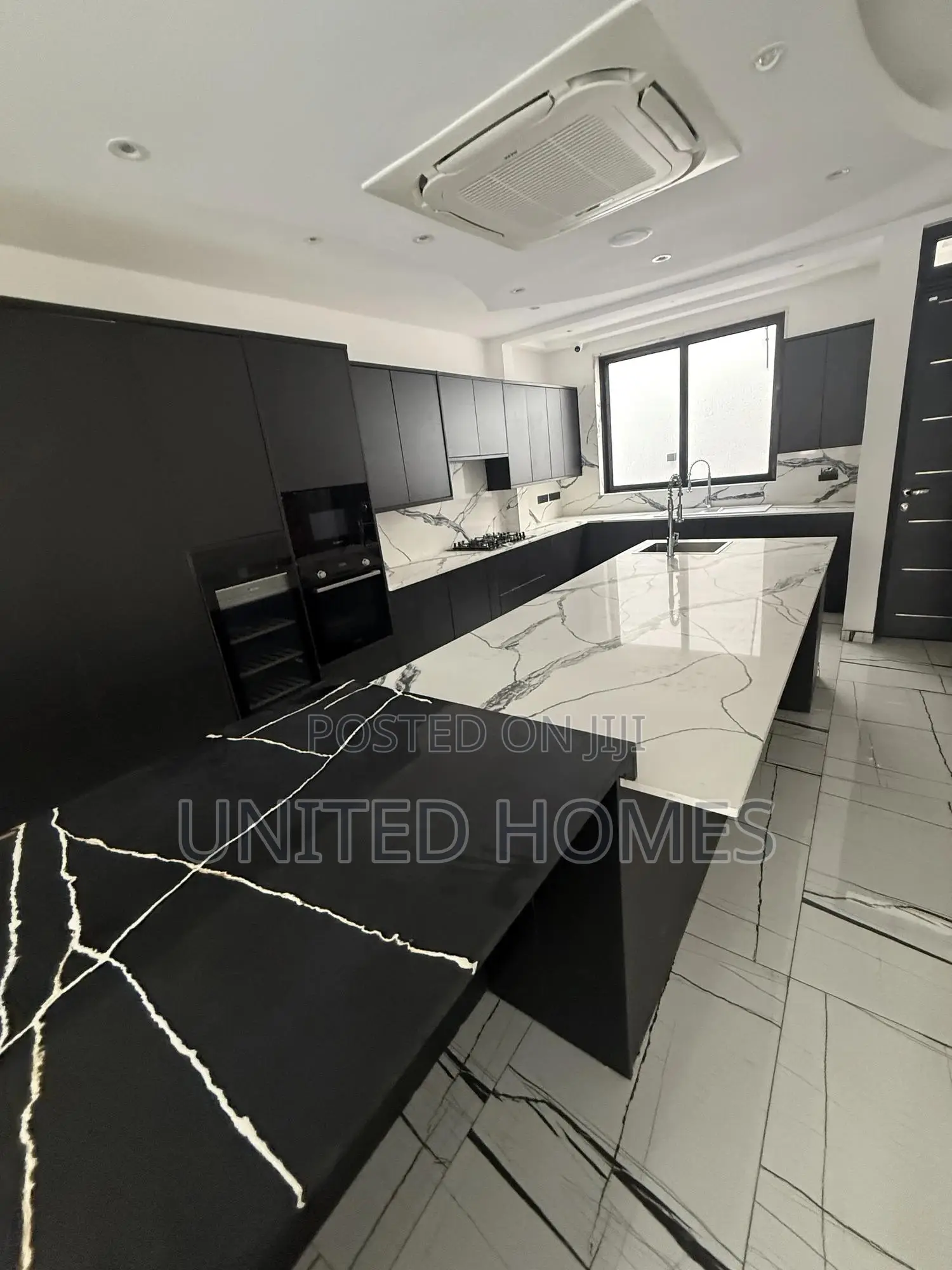 5bdrm House in East Legon for sale
