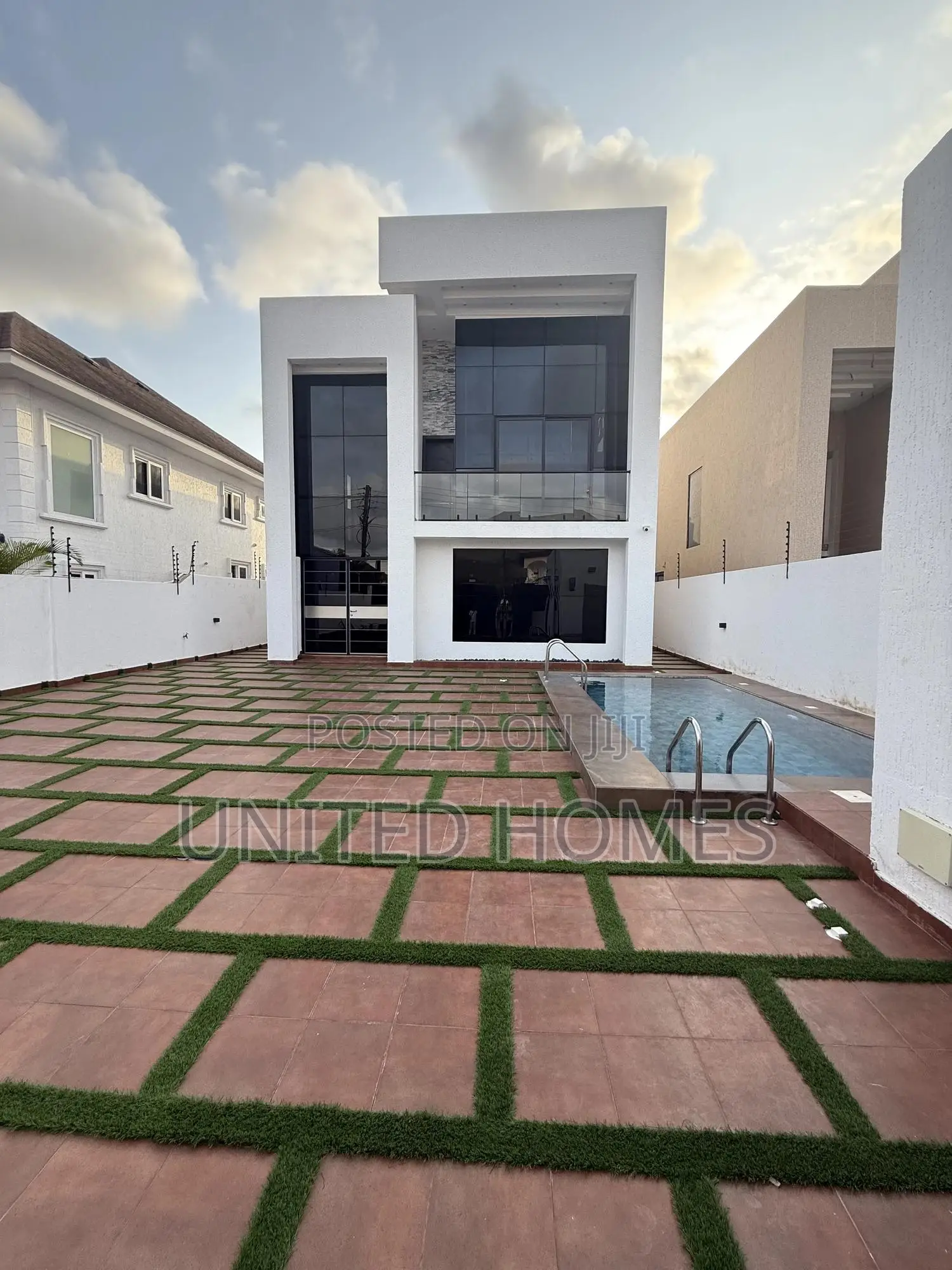 5bdrm House in East Legon for sale