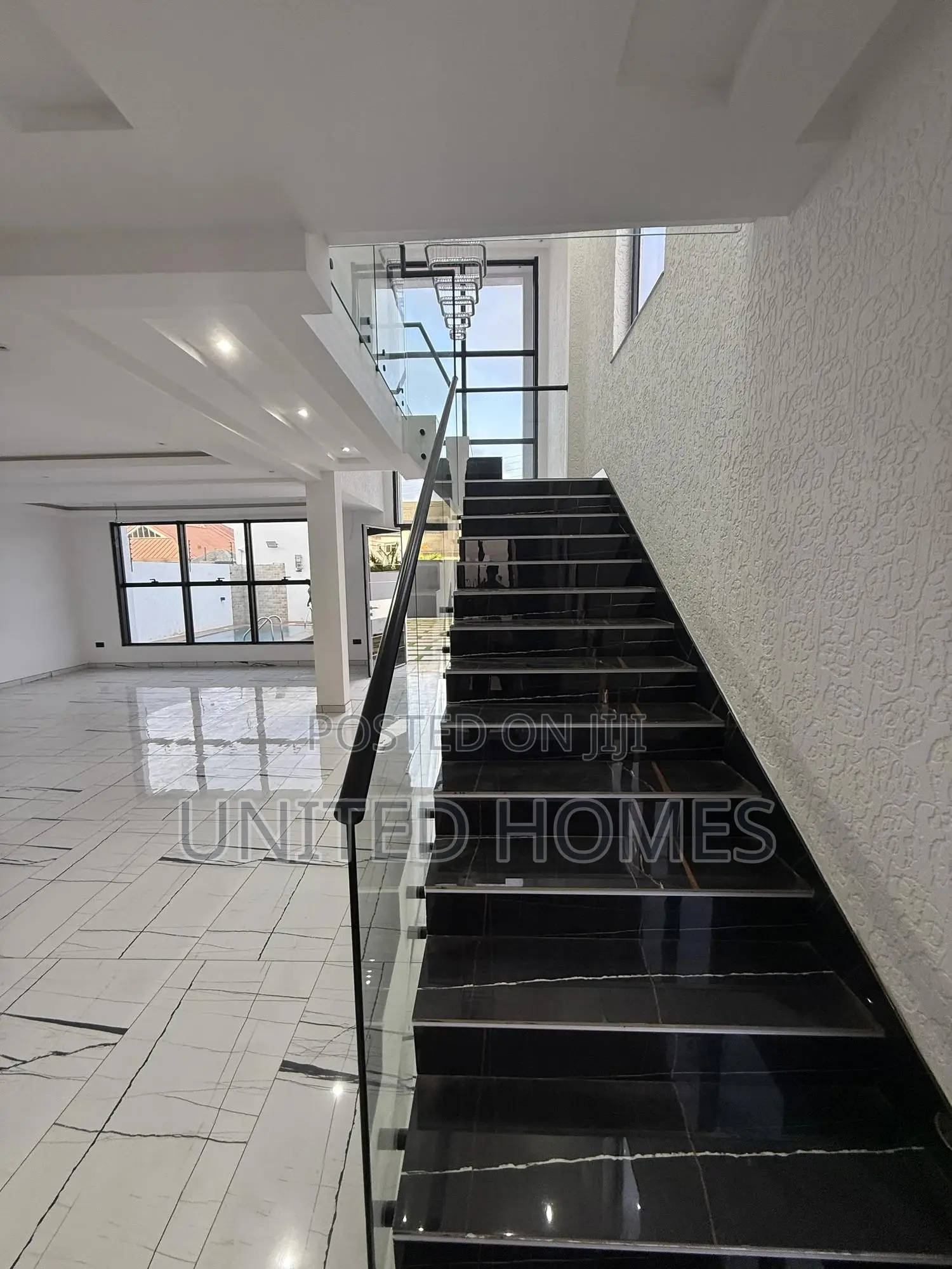 5bdrm House in East Legon for sale