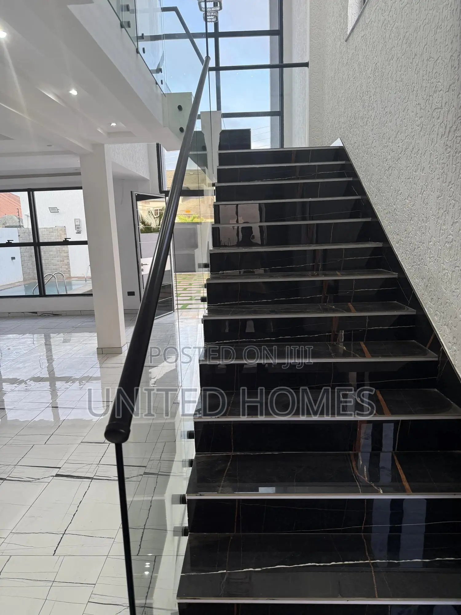 5bdrm House in East Legon for sale