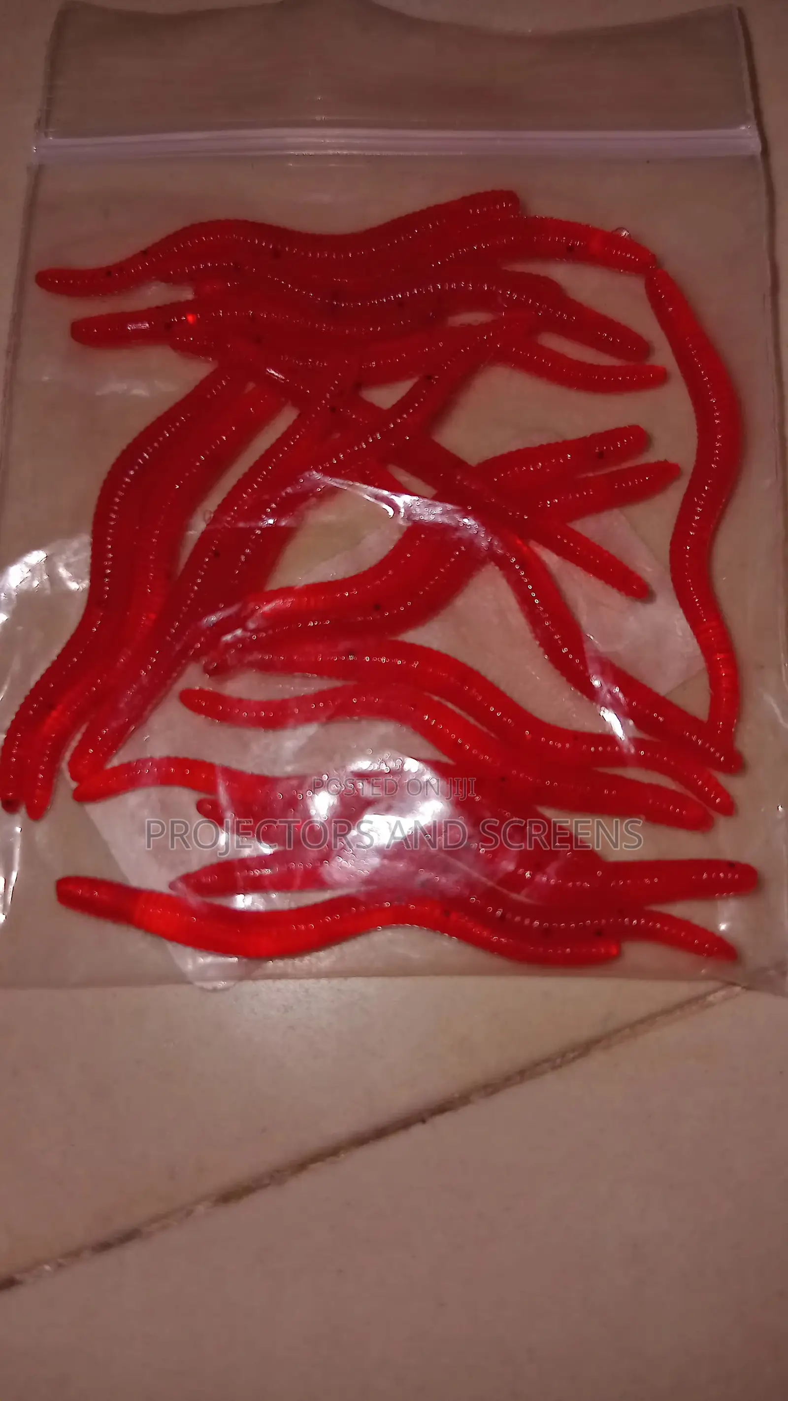 Earthworms 20pcs And Shrimps With Hooks 5pcs Bait For Fishing