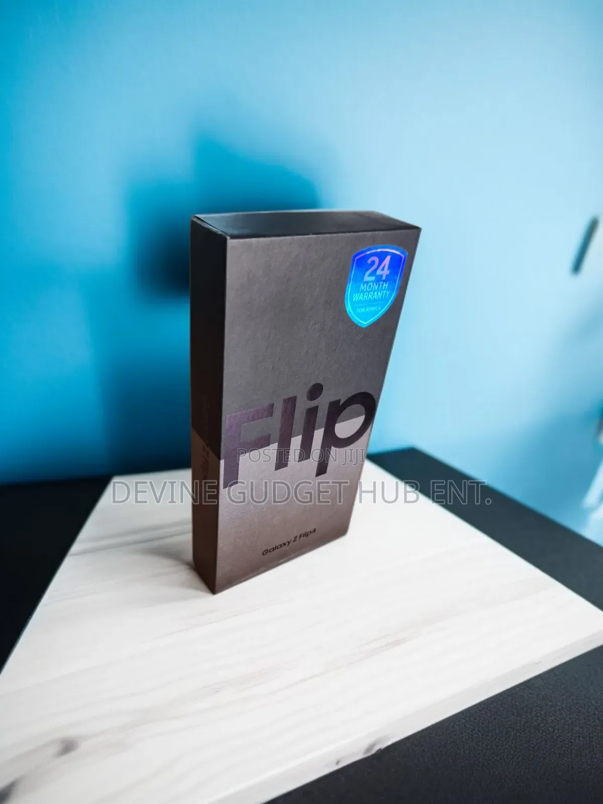 New Samsung Galaxy Z Flip4 256 GB Gold