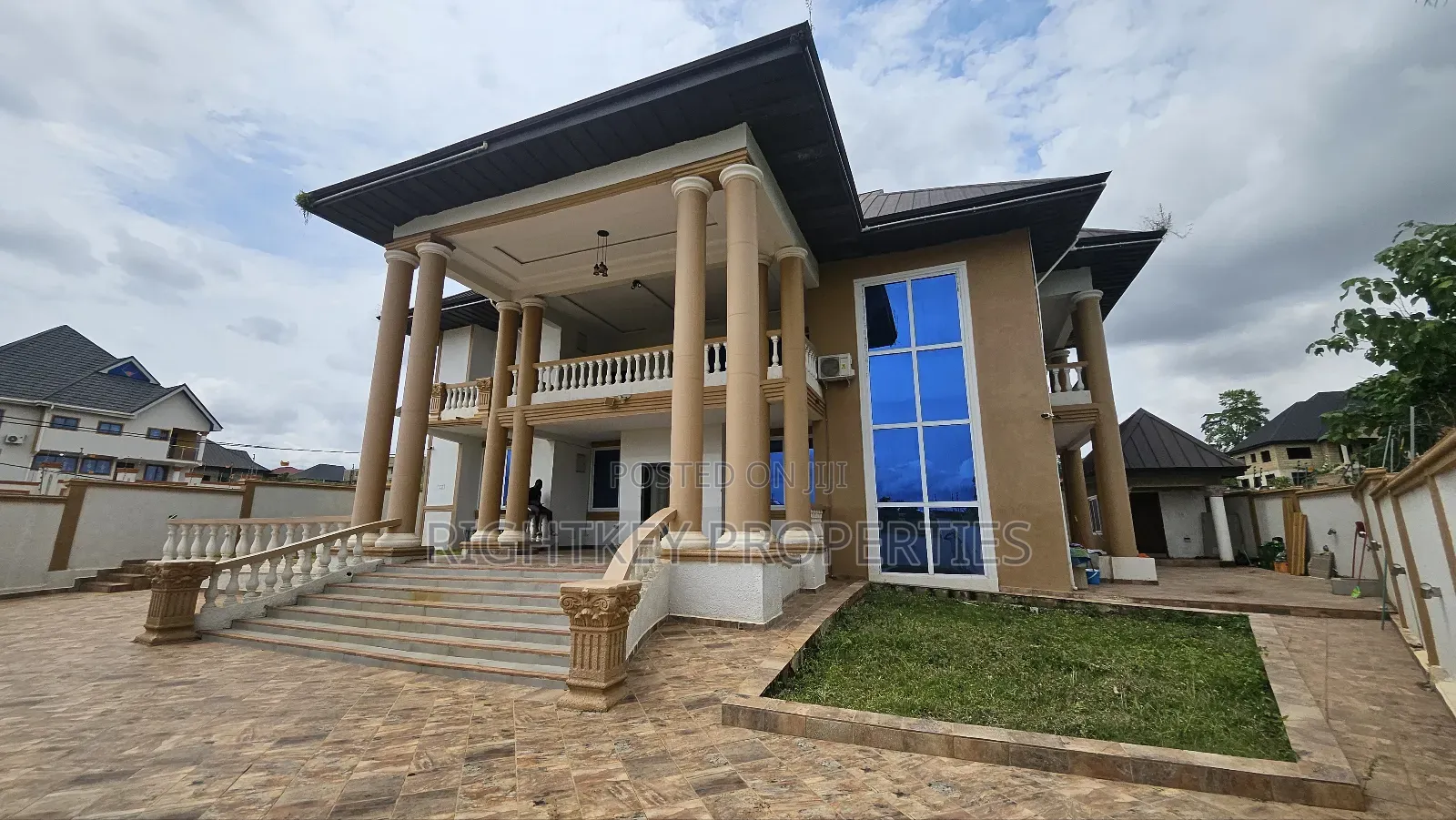 Furnished 5bdrm Maisonette in Rightkey, Kumasi Metropolitan for sale