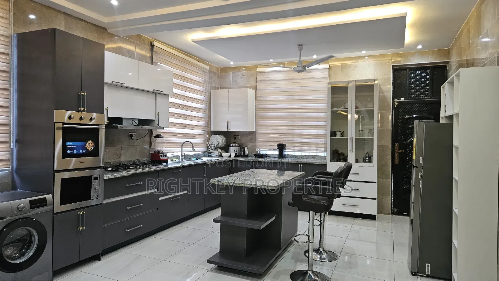 Furnished 6bdrm Mansion in Rightkey, Kumasi Metropolitan for sale
