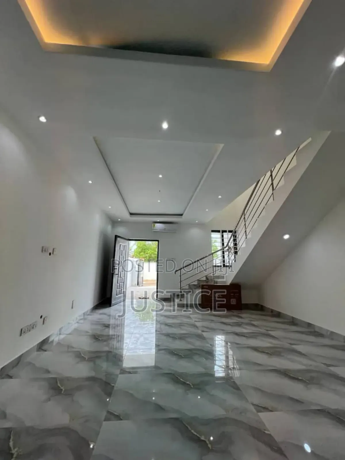 2bdrm House in School Junction East for sale