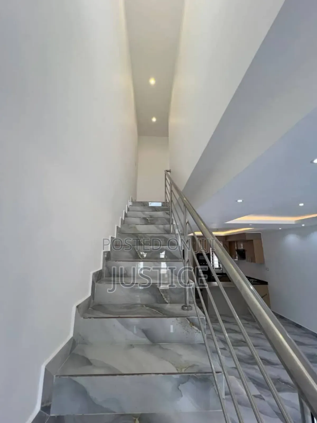 2bdrm House in School Junction East for sale