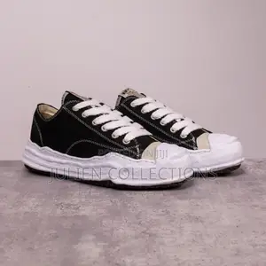 Canvas Low Black White