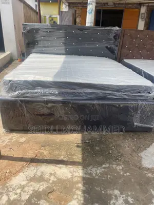Queen’S Bed With Mattress