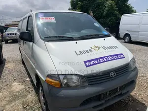 Toyota HiAce 2002 White