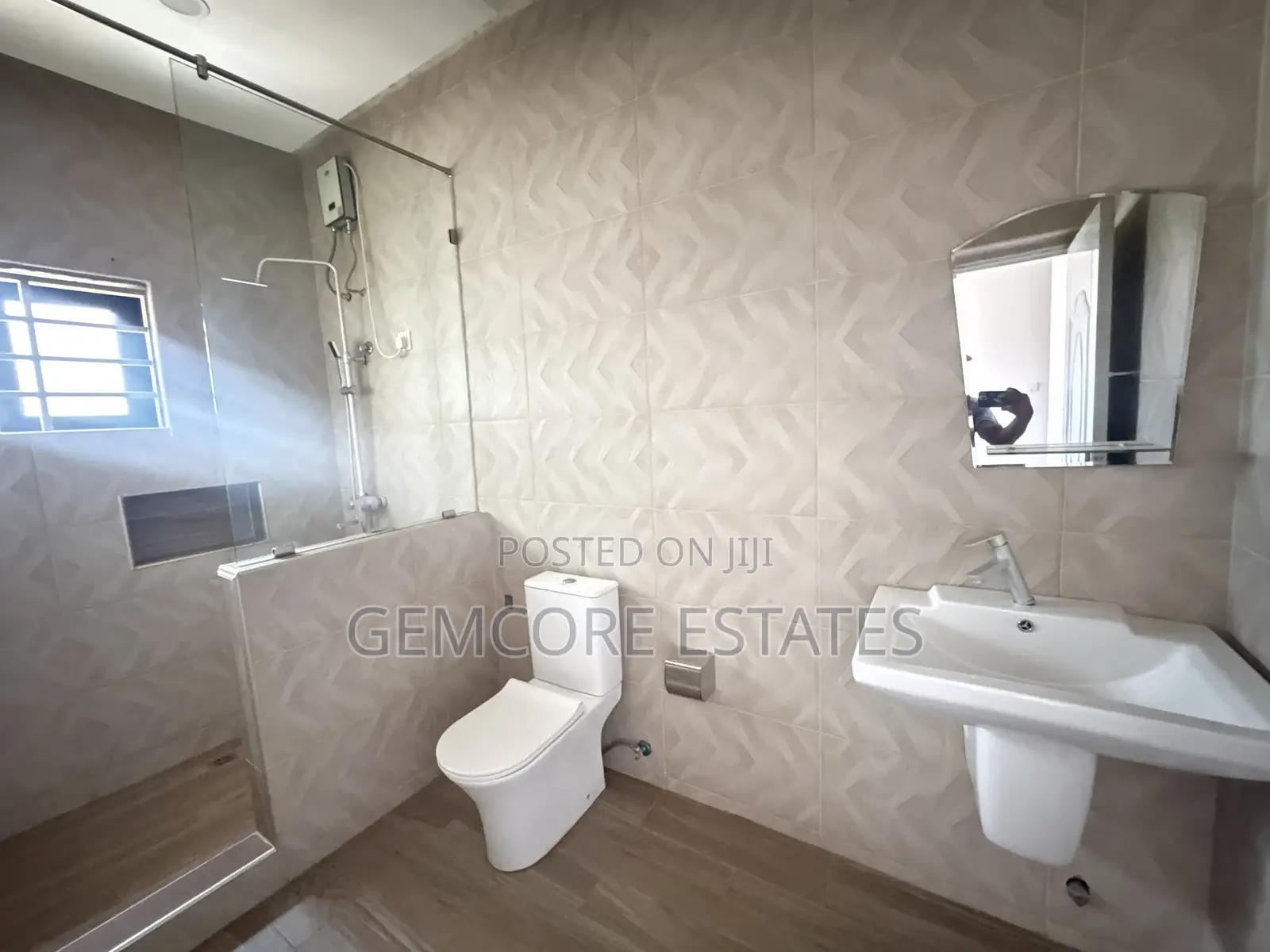 Furnished 3bdrm Townhouse / Terrace in East Legon Hills, Ashaley Botwe