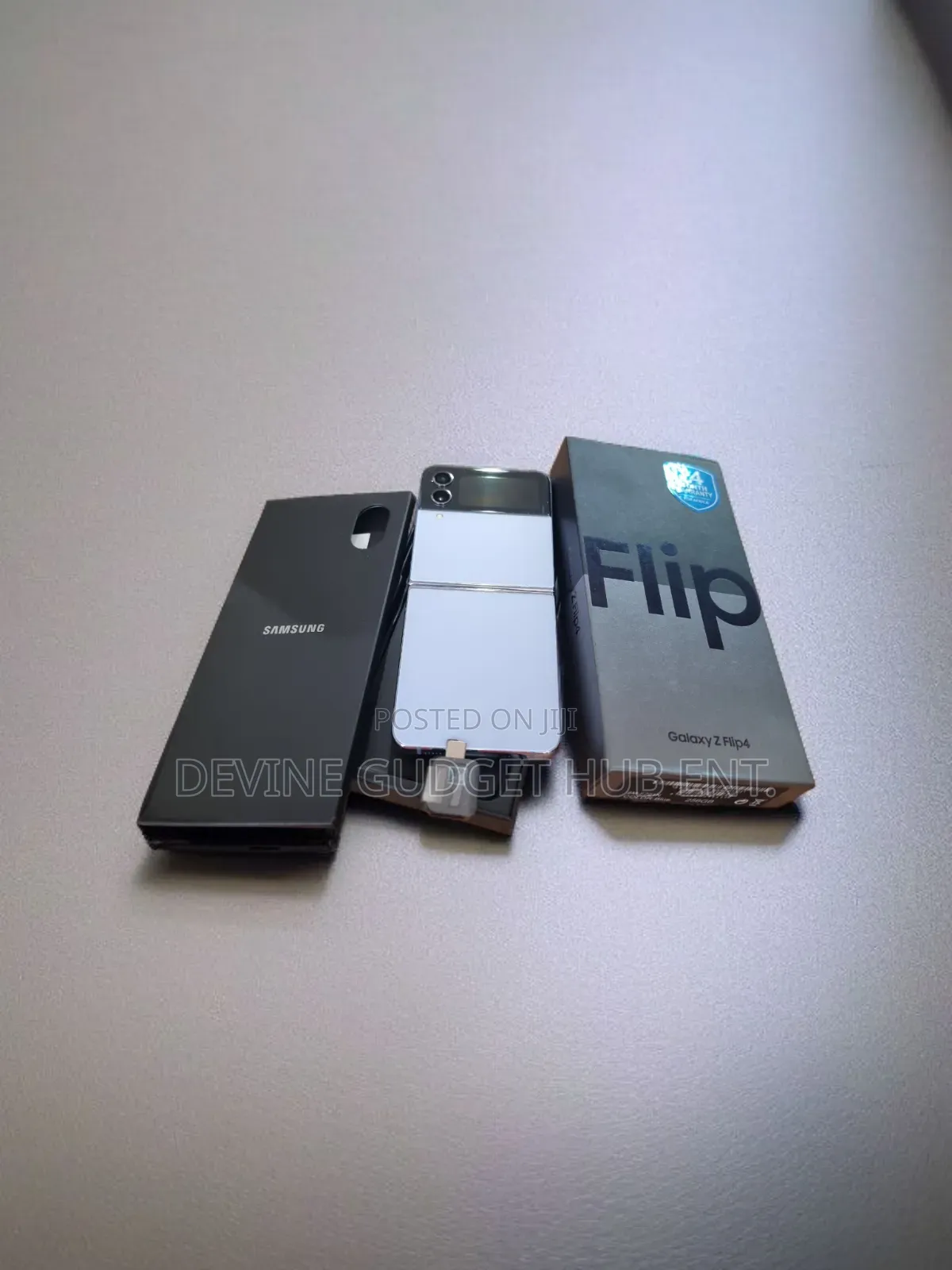 New Samsung Galaxy Z Flip4 256 GB Silver