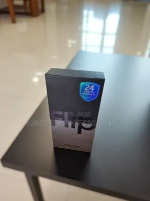 New Samsung Galaxy Z Flip4 256 GB Silver