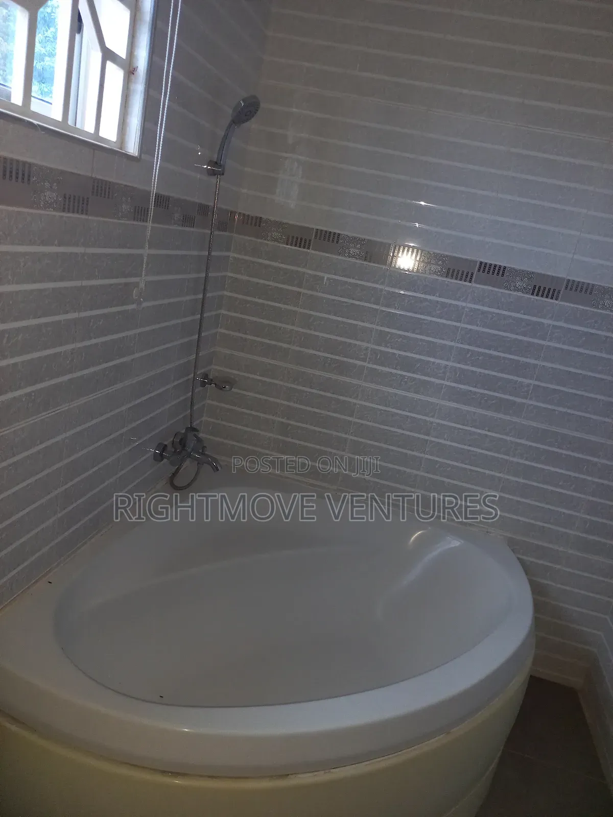 5 Master Bedrooms House at Fijai