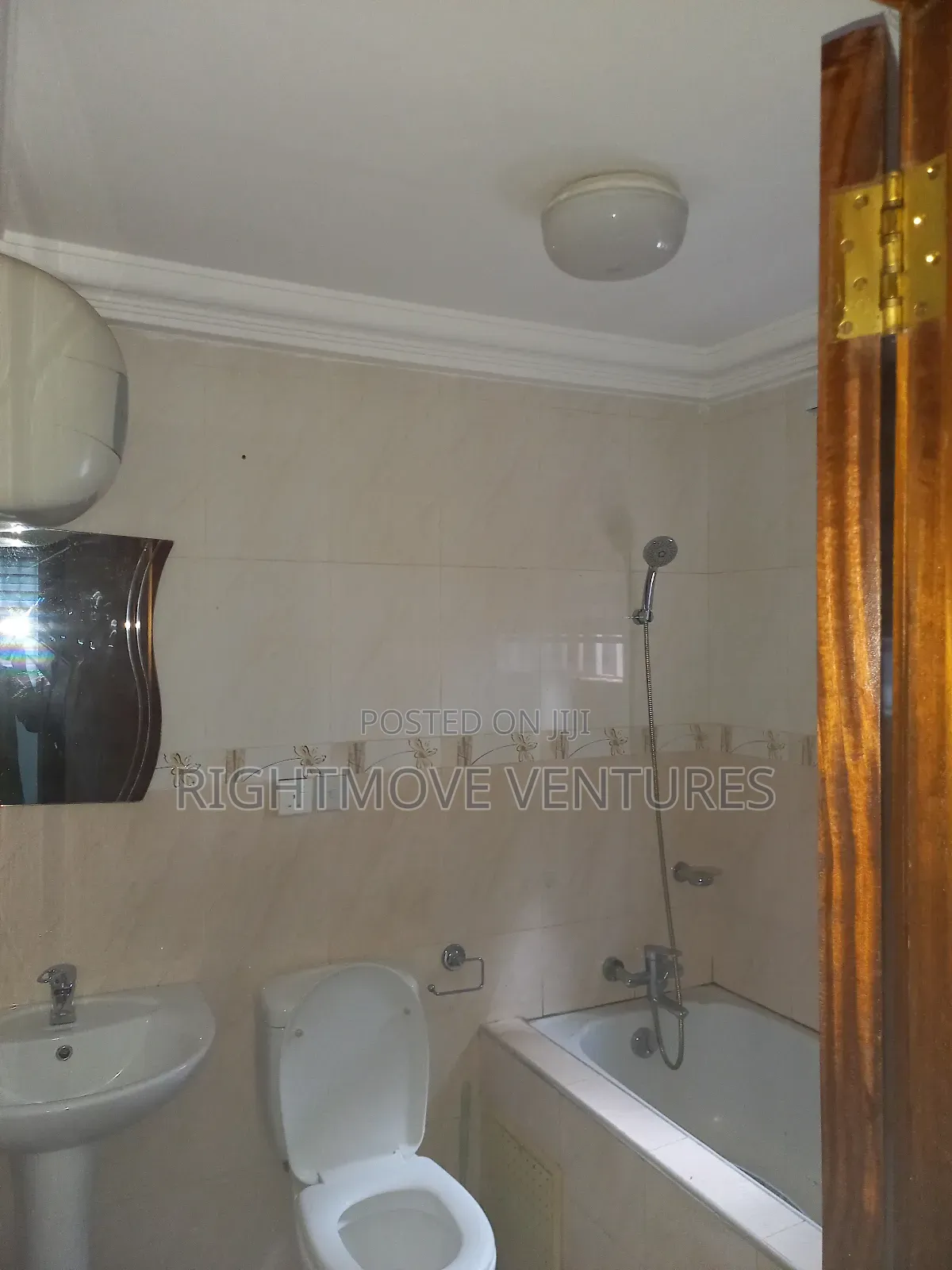 5 Master Bedrooms House at Fijai