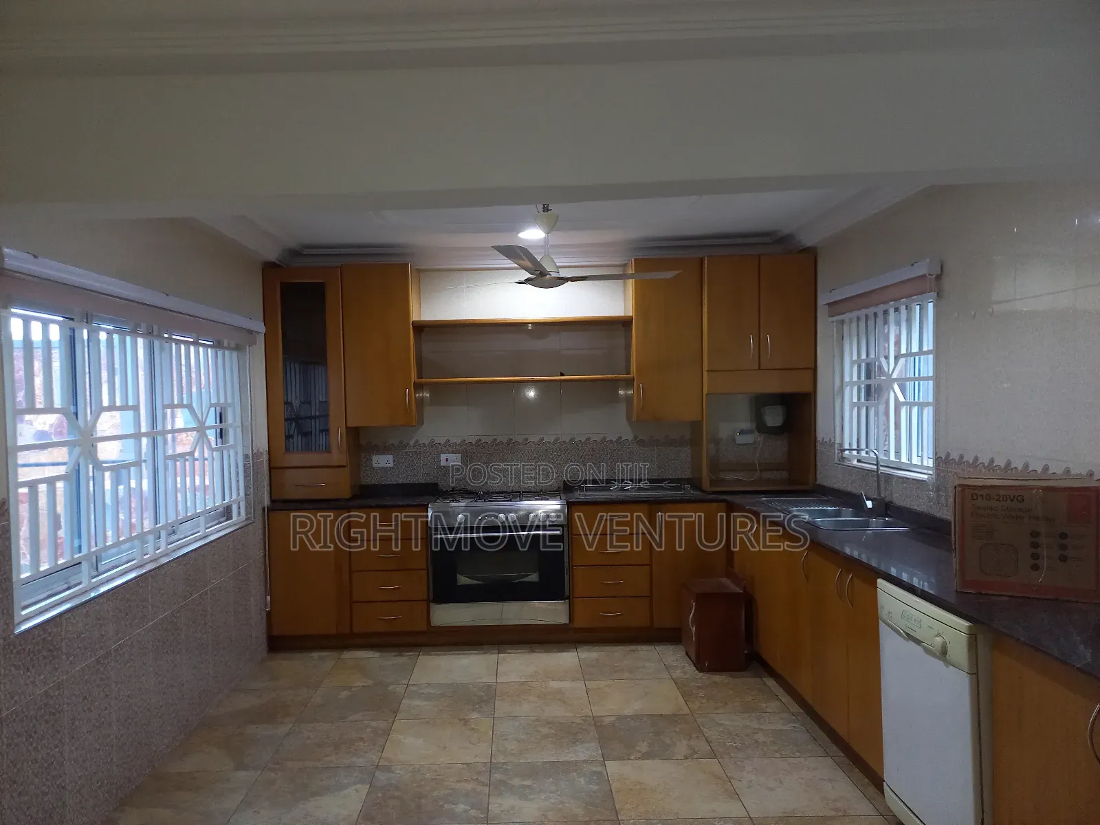 5 Master Bedrooms House at Fijai
