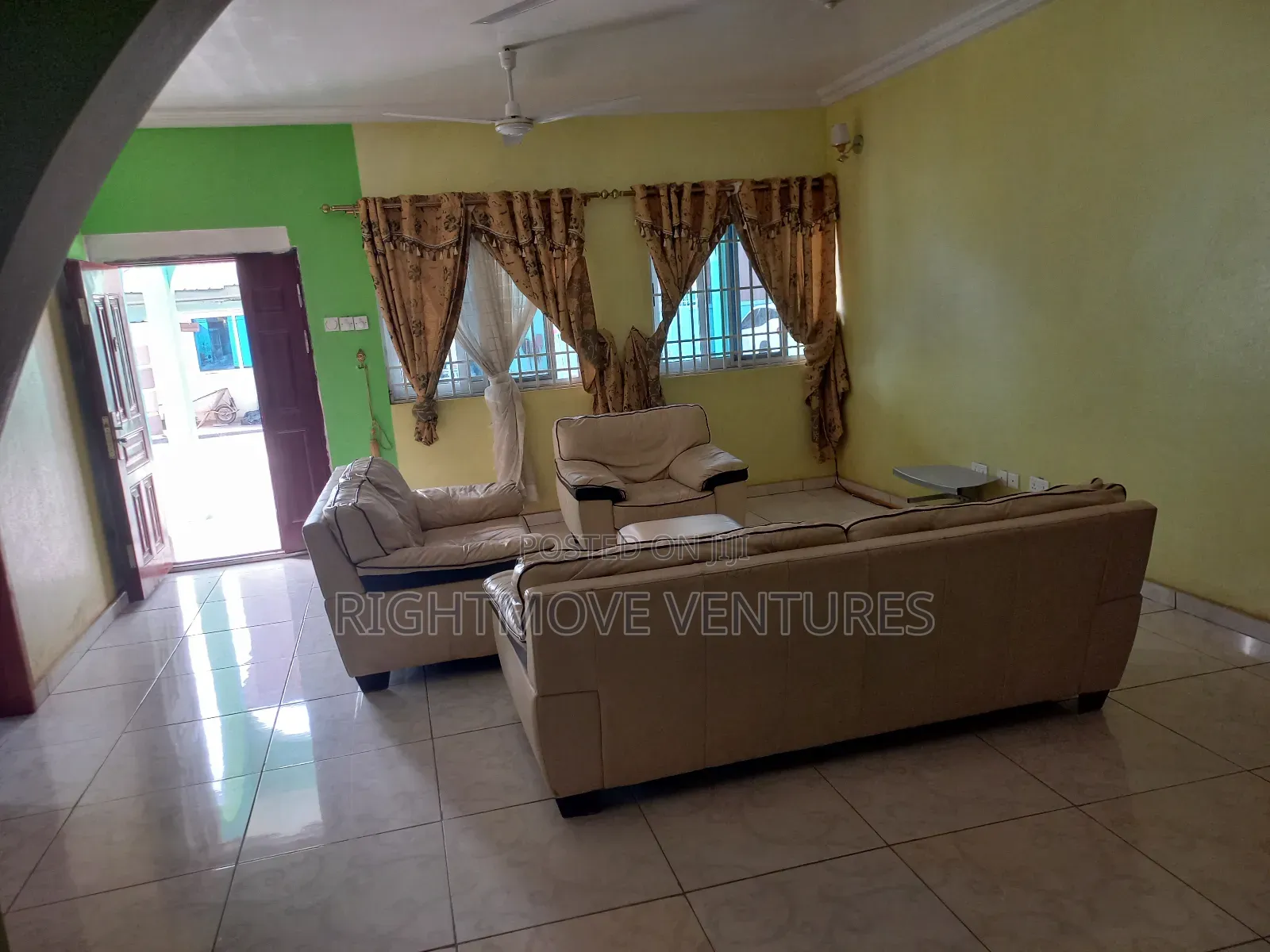 Fully Furnished 4 Master Bedrooms Apartment at Apowa