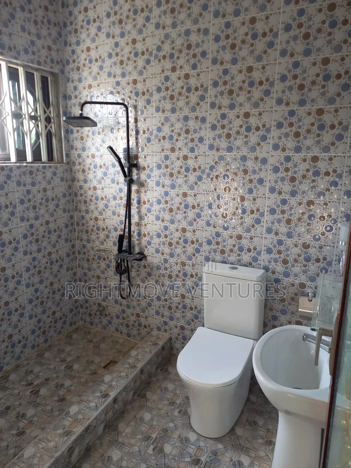 6bdrm Duplex in Takoradi for rent